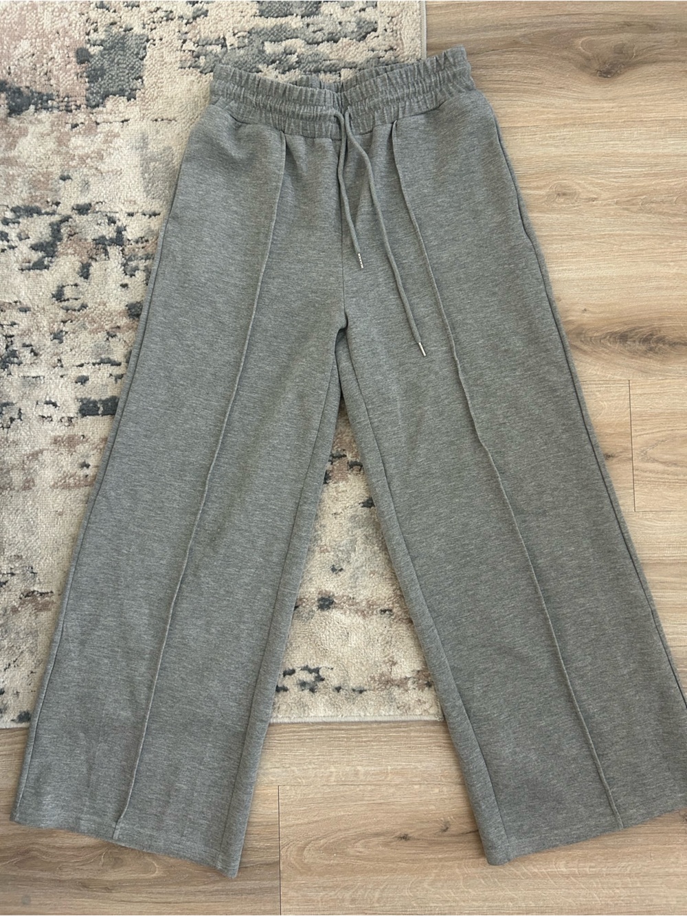 High waist, wide-leg grey sweatpants